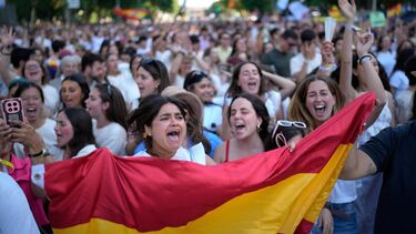 "Viva o Papa": multidão grita e acena ao Papa Leão XIV em Madrid 