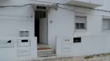 Jovem que matou namorada em Odivelas continua em coma mas pode receber visitas de familiares mais próximos