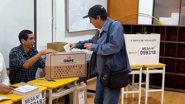 Peruanos vão às urnas para escolher novo presidente