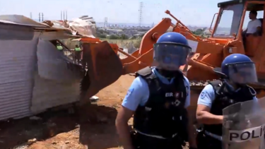 Idosos e crianças ficaram sem tecto nas demolições no bairro do Talude 