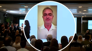 "Si por supuesto": Mourinho aparece no ecrã a anunciar a vitória de Florentino Pérez