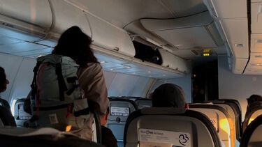 “Precisamos de sair”: Passageiros pedem para abandonar avião após alertas de ataque do Irão em Telavive 