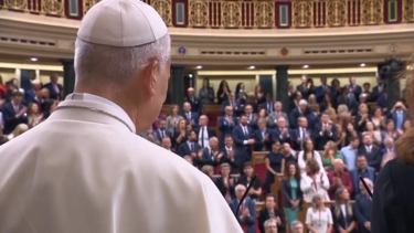 Papa Leão XIV recebe longa ovação de pé no parlamento espanhol