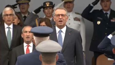 António José Seguro chega à cerimónia comemorativa do Dia de Portugal e canta 'A Portuguesa'