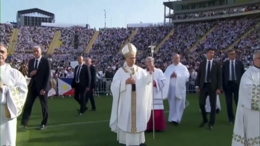 Papa Leão XIV celebra missa perante milhares de fiéis em estádio de Las Palmas