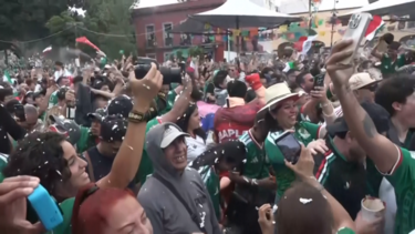 Explosão de alegria em Garibaldi após segundo golo do México em jogo inaugural do Mundial contra a África do Sul