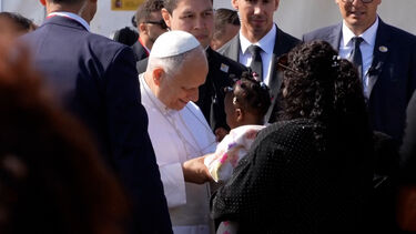 Papa Leão XIV encontra-se com migrantes durante visita a Tenerife  