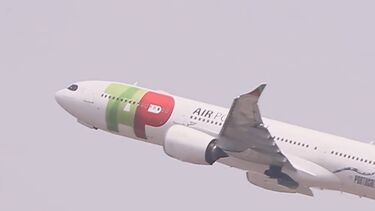 O momento em que avião da Seleção Nacional parte do Aeroporto de Lisboa rumo ao Mundial2026
