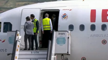 Papa abandona avião devido a avaria técnica
