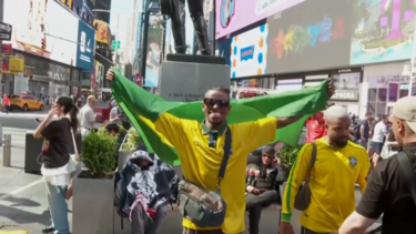 Adeptos de Brasil e Marrocos animam Times Square antes do jogo do Mundial