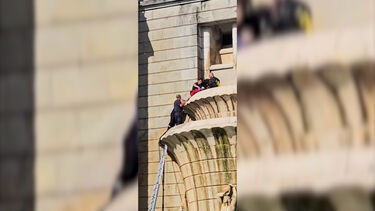 Jovem de 25 anos alcoolizado cai para a Fonte da Alameda em Lisboa