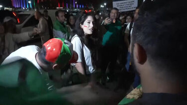 Jogo do Irão no Mundial marcado por protestos fora do estádio 