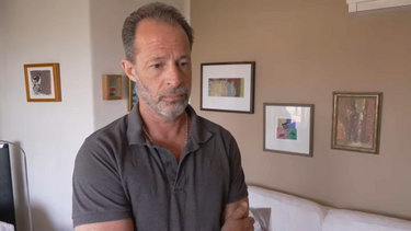 “Teve a atitude de um herói”: pai de jovem espancado nos Santos Populares fala sobre as agressões
