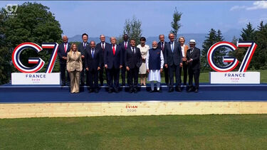 Sorrisos, apertos de mãos e palmadinhas nas costas: os momentos que antecederam a foto de família dos líderes do G7 