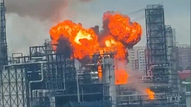 Novas imagens mostram drones ucranianos a atingir refinaria em Moscovo 