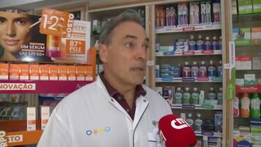 "Idosos devem beber muita água", diz farmacêutico, devendo fazê-lo diariamente mesmo que não tenham sede