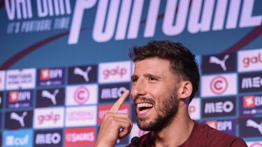 "Desiludiste-me": Rúben Dias ironiza sobre polémica da praia após pergunta de jornalista da CMTV