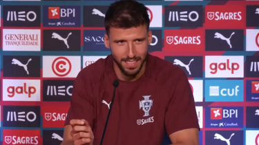 "Desiludiste-me": Rúben Dias ironiza sobre polémica da praia após pergunta de jornalista da CMTV