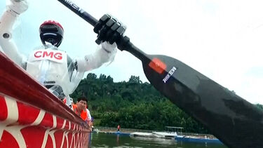 Robôs humanóides participam em corrida de barcos-dragão na China