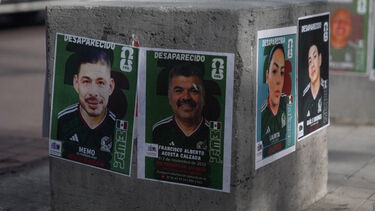 Cartazes com desaparecidos ao estilo dos cromos do Mundial alertam para criminalidade em Guadalajara