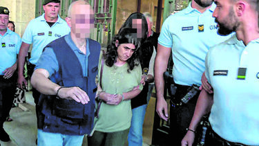 Madrasta assassina de Lara espancada por colegas de cela na cadeia