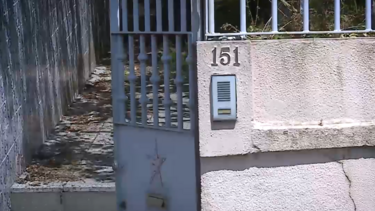Cuidava da mãe idosa. As duas foram encontradas mortas em casa meses depois