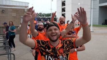 Festa laranja em Houston após triunfo categórico sobre a Suécia