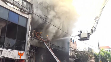  Incêndio em edifício na Índia faz pelo menos 14 mortos