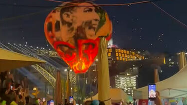 Balão de São João com cara de Cristiano Ronaldo lançado ao ar após vitória da Seleção Nacional