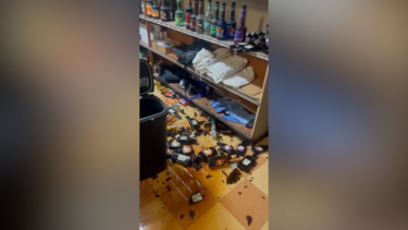 O momento em que sismo de magnitude 5.6 atinge casa na Califórnia
