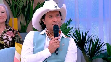 Conheça o tema inspirado na "coscuvilhice" de Zé Amaro