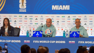 Conferência em que Roberto Martínez fazia antevisão do jogo Portugal-Colômbia interrompida por música de Dua Lipa
