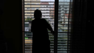 “Morreu sozinha”: utentes do Lar do Comércio não esquecem falta de cuidados que matou 18 idosos durante pandemia