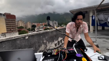 Músico em Caracas registou sismo na Venezuela enquanto se preparava para gravar