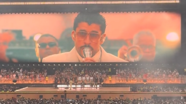 “Enviamos um forte abraço e muita força”: Bad Bunny deixa mensagem de apoio aos venezuelanos durante concerto em Londres