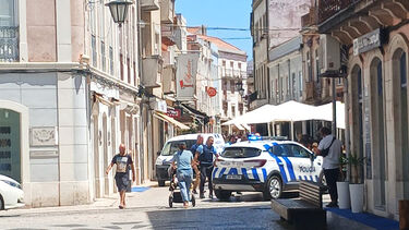 Furto de artigos em ouro em ourivesaria travado por funcionária nas Caldas da Rainha