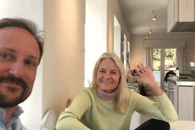 Os príncipes herdeiros da Noruega, Haakon e Mette-Marit, ambos de 52 anos
