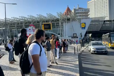 "Nenhum autocarro passou em duas horas": Filas de espera em Sete Rios devido à greve geral
