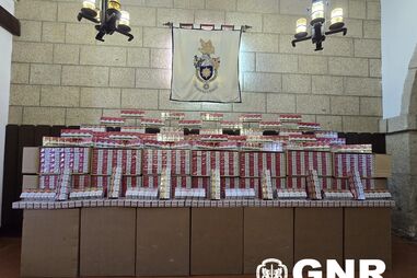 Os cigarros apreendidos tinham um valor comercial de 161 mil euros.