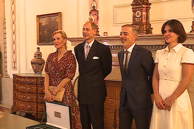 Duques de Edimburgo com Pedro Duarte e Marta Massada na Câmara Municipal do Porto