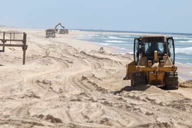 Reposição de areias na Praia da Fuzeta-mar permite salvar época balnear