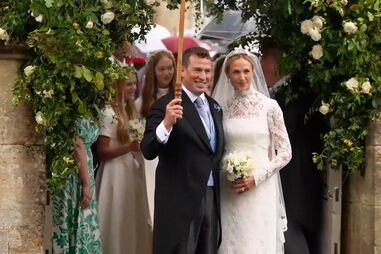 Família real britânica reunida para casamento de Peter Phillips