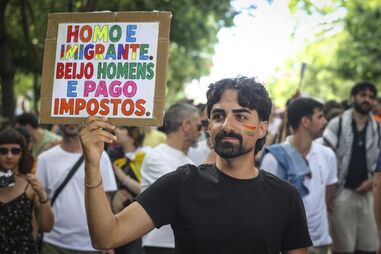 Milhares de pessoas marcham em Lisboa pelos direitos LGBTI+ e contra retrocessos 