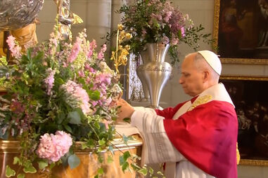 Papa Leão XIV visita Catedral da Almudena e conduz momento de oração em Madrid