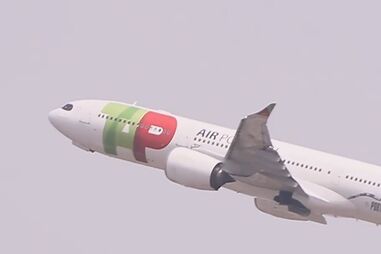 O momento em que avião da Seleção Nacional parte do Aeroporto de Lisboa rumo ao Mundial2026
