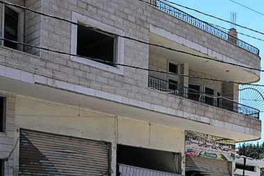Casa em Dbeibine atingida