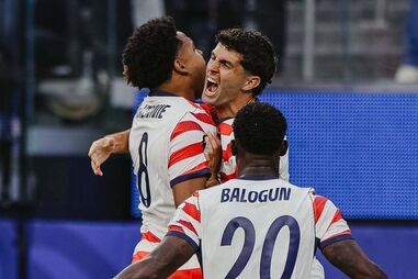 Coanfitriões Estados Unidos venceram na sexta-feira o Paraguai por 4-1