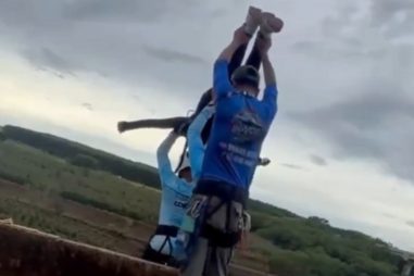 Mulher de 21 anos morre após salto de bungee jump sem estar presa às cordas em São Paulo