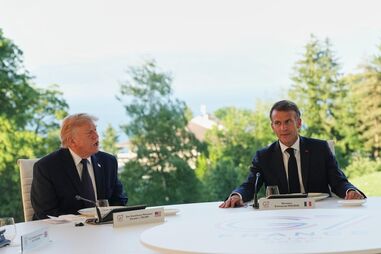 Trump diz a Macron não precisar de "muita ajuda" para reabrir estreito de Ormuz