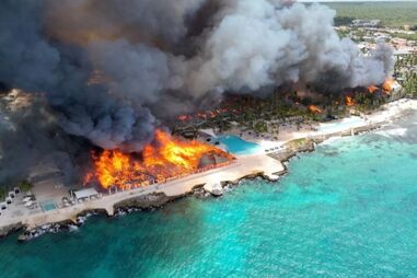 Incêndio destruiu um hotel de luxo na República Dominicana, esta sexta-feira